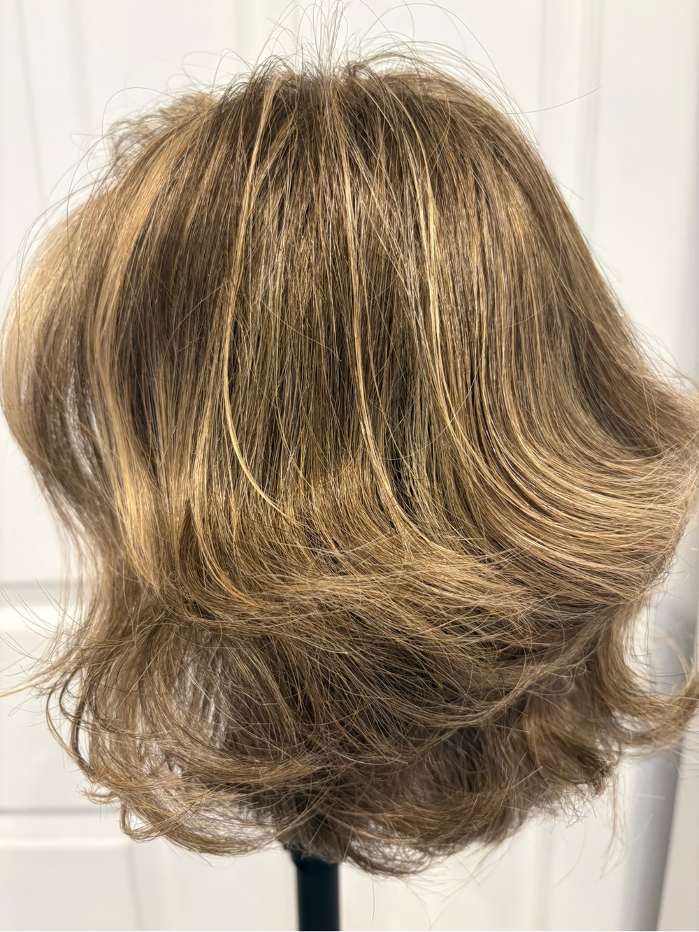 PAULA YOUNG Brown Brunette Medium Length Synthetic Wig! Highlights Medium Blonde